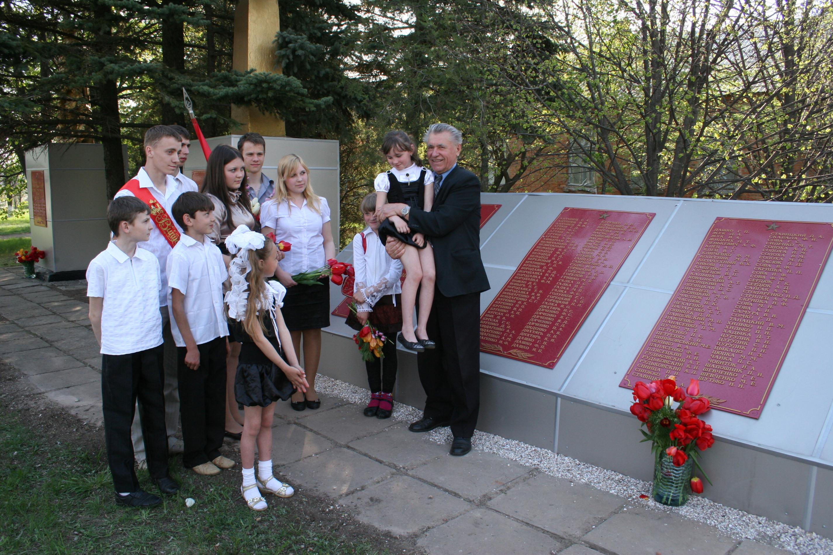 Братская могила на северной окраине с. Басань Пологовского района 