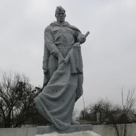 Братская могила в с. Девички Переяслав-Хмельницкого района 