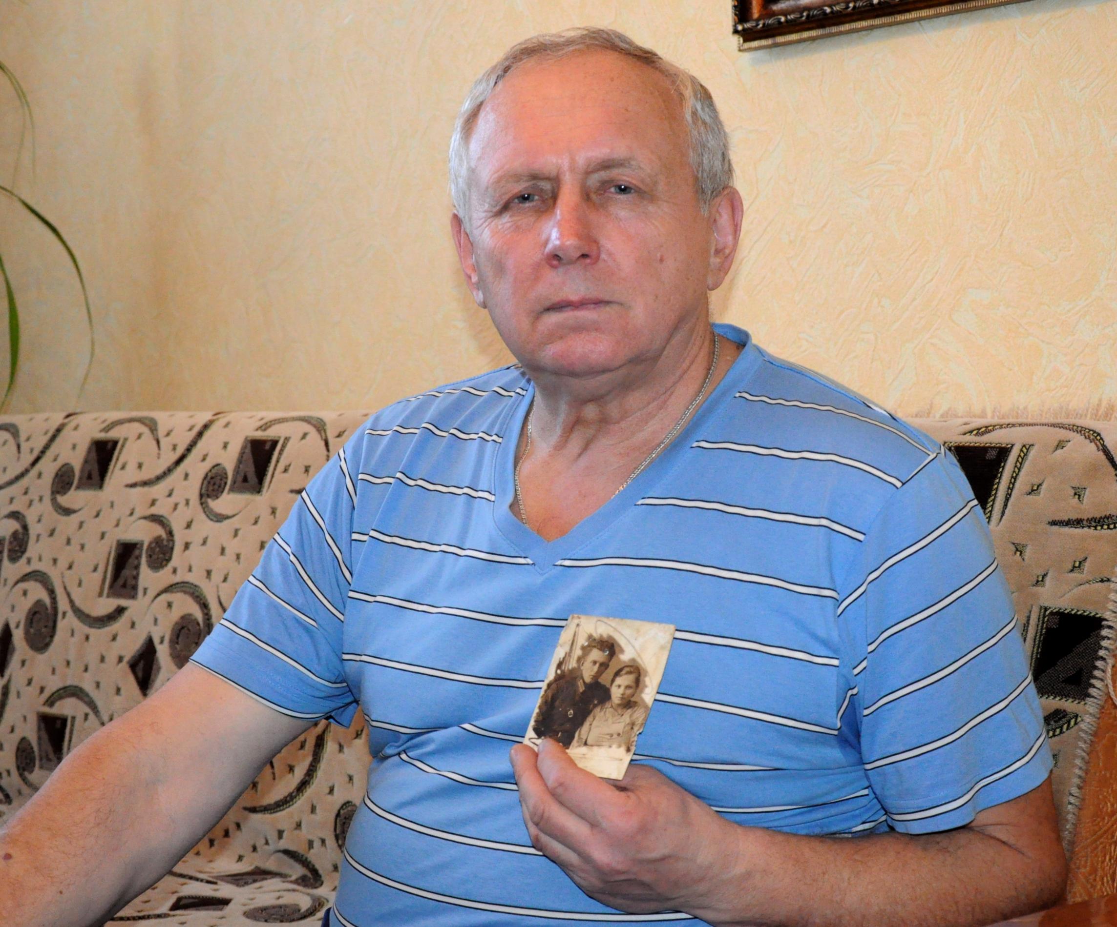 Владимир Коновальчук с фото отца