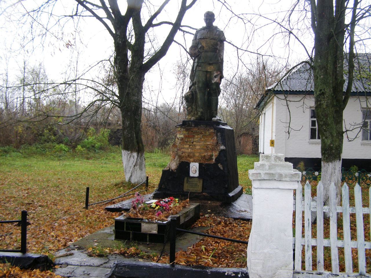 Братская могила в с. Щасновка Бобровицкого района