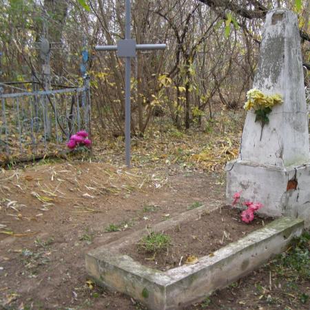 Могила неизвестного солдата в с. Браница Бобровицкого района