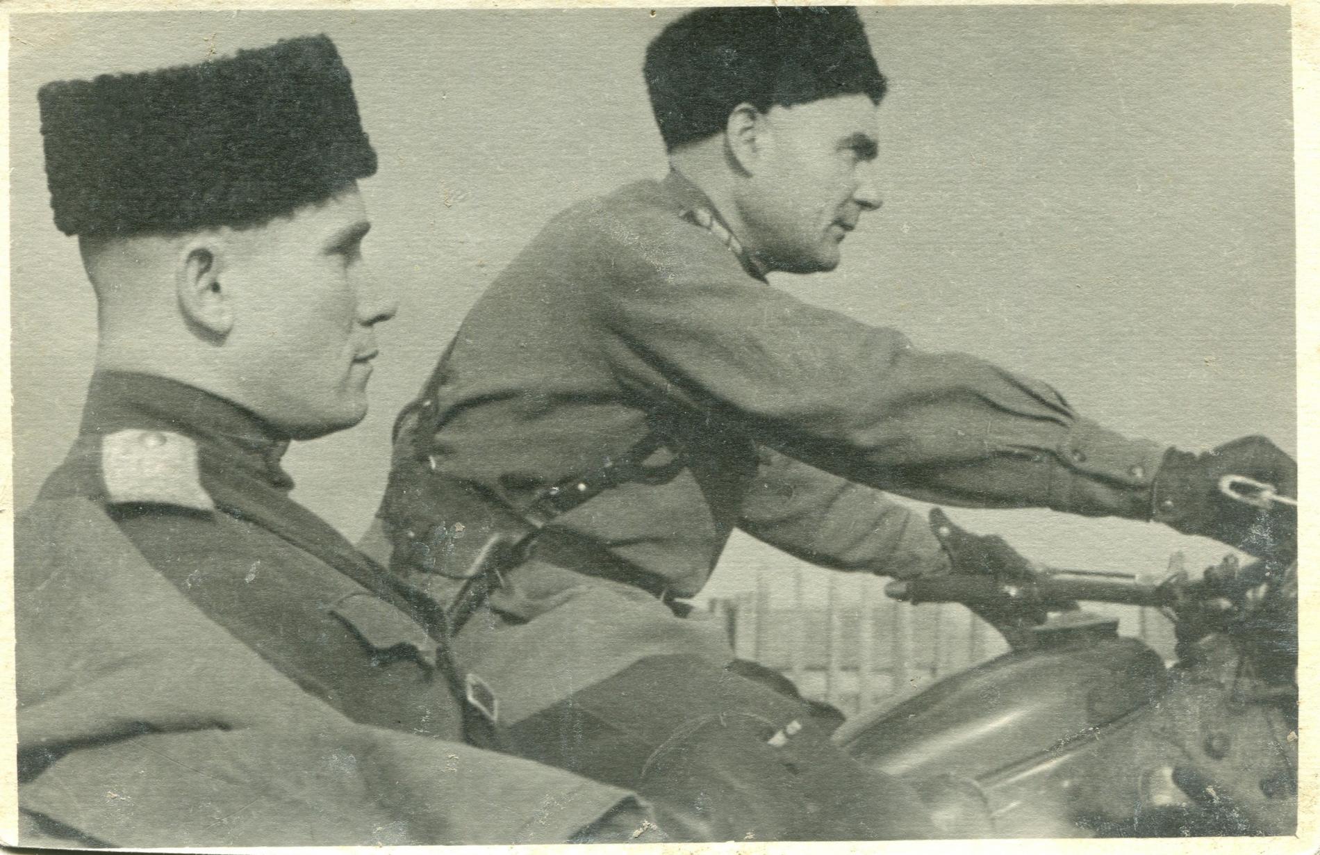Наумов М. И. и Кищинский С.С., декабрь 1943 года в с. Брониславка Людвипольского района Ровенской обл.