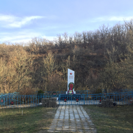 Памятник Морякам-десантникам и летчику