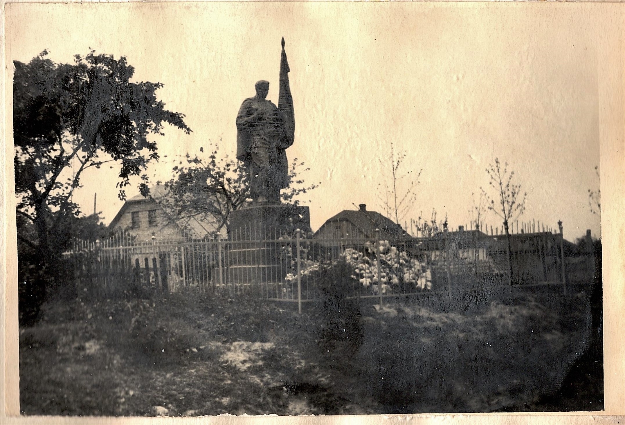 Братская могила в с. Беличи, 1957 г.