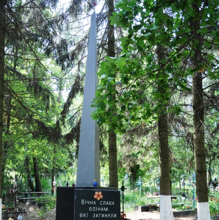 Захоронение односельчан на кладбище пгт Дымер