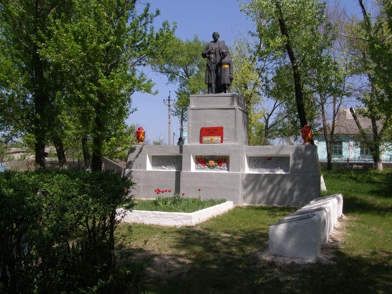 Братская могила в с. Мирное (б. Ильичовка) Барвенковского района