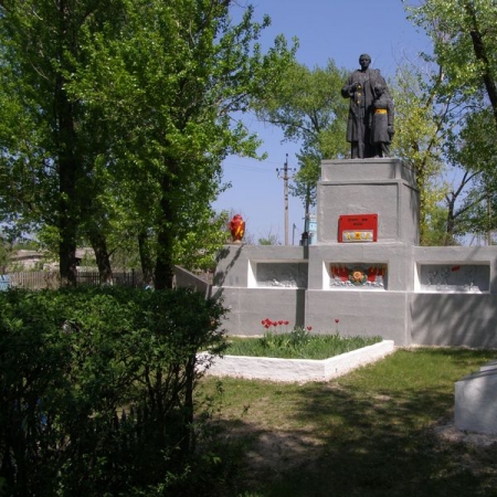 Братская могила в с. Мирное (б. Ильичовка) Барвенковского района