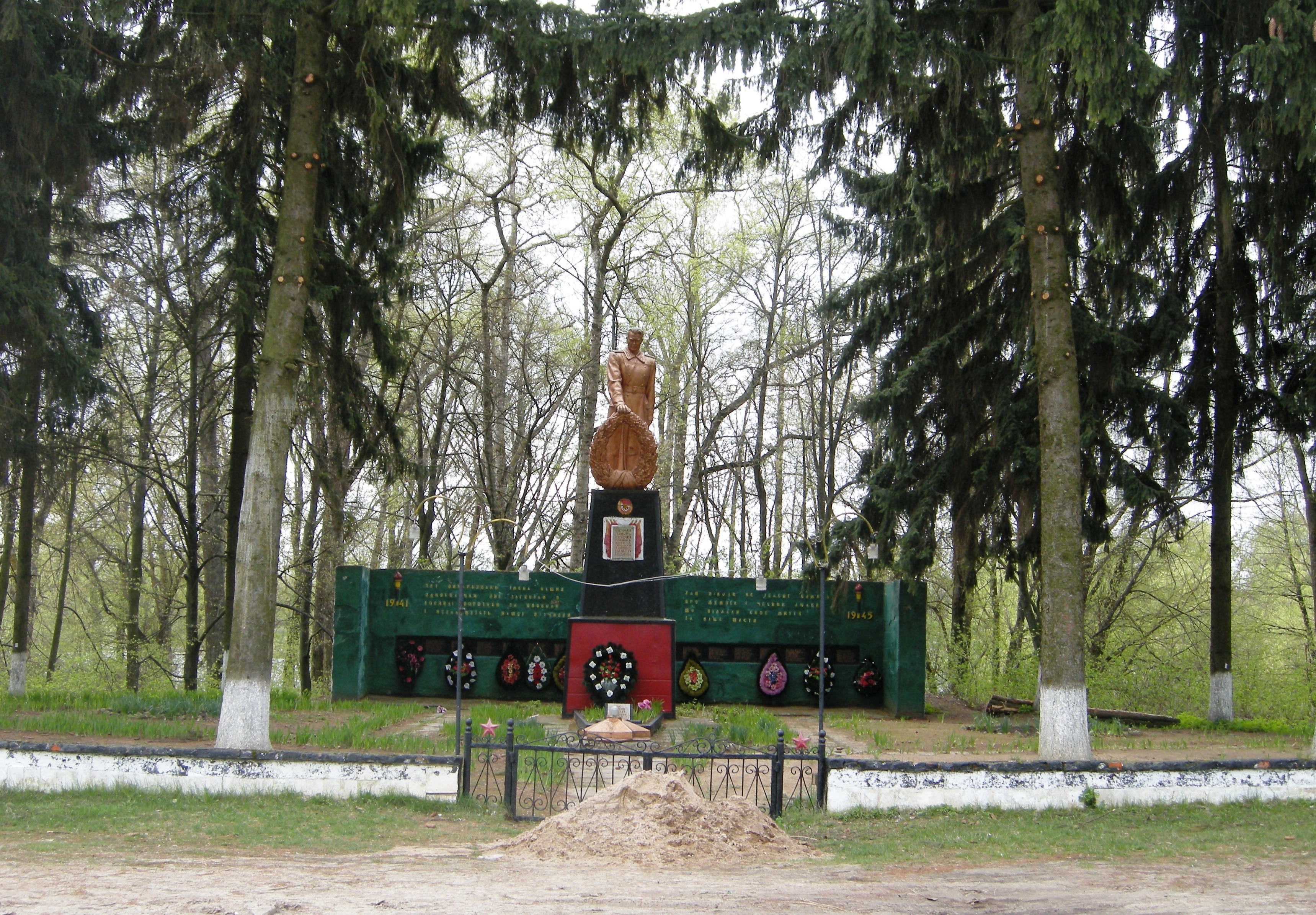 Братская могила в  с. Тулиголово Кролевецкого района