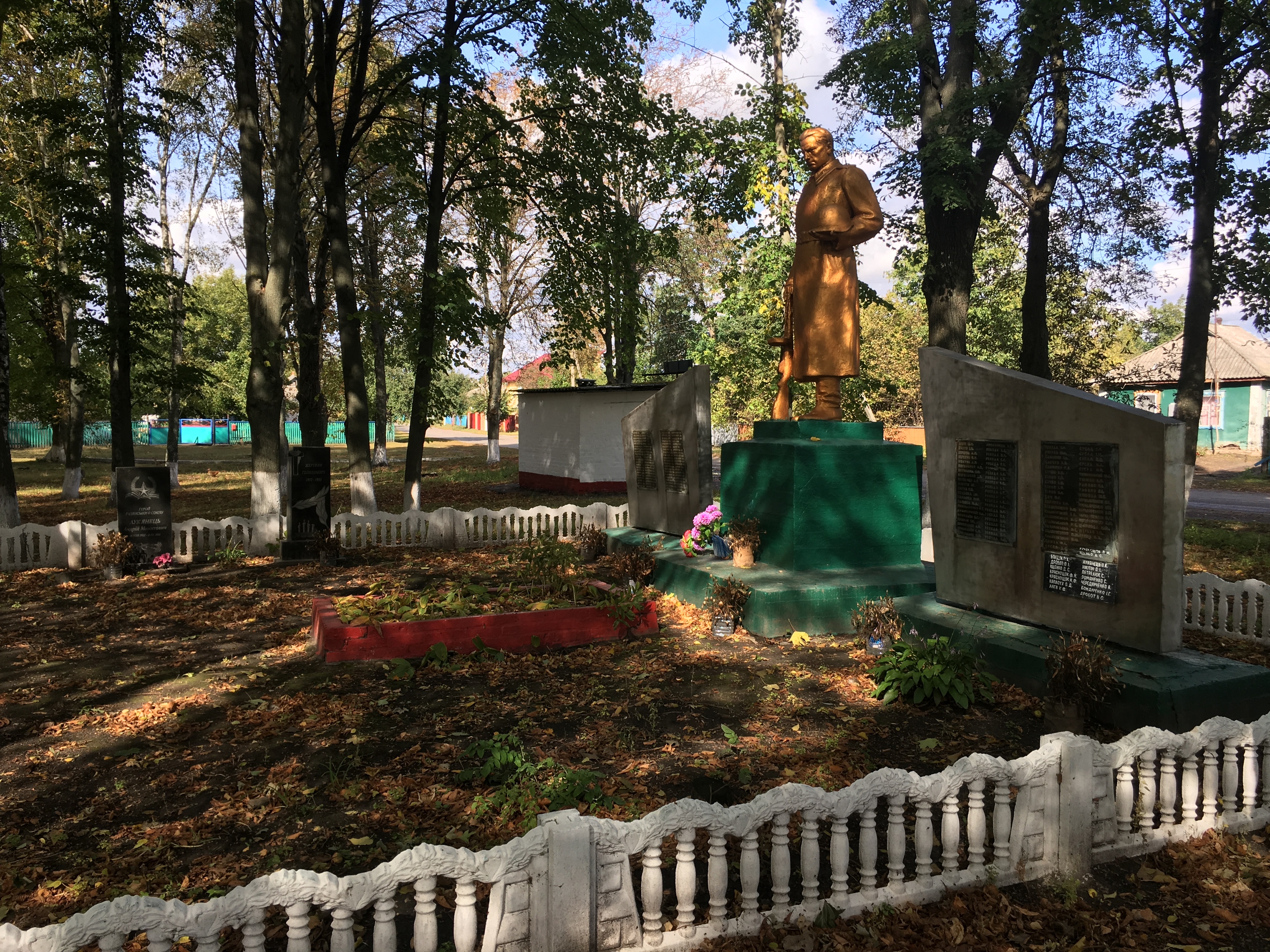 Братская могила в с. Жуковка Згуровского района