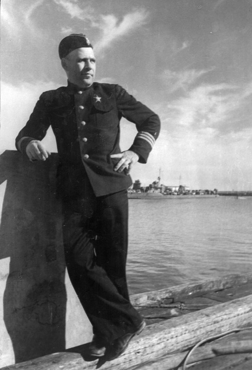 Командир советской подводной лодки Щ-320 капитан 3-го ранга Иван Макарович Вишневский