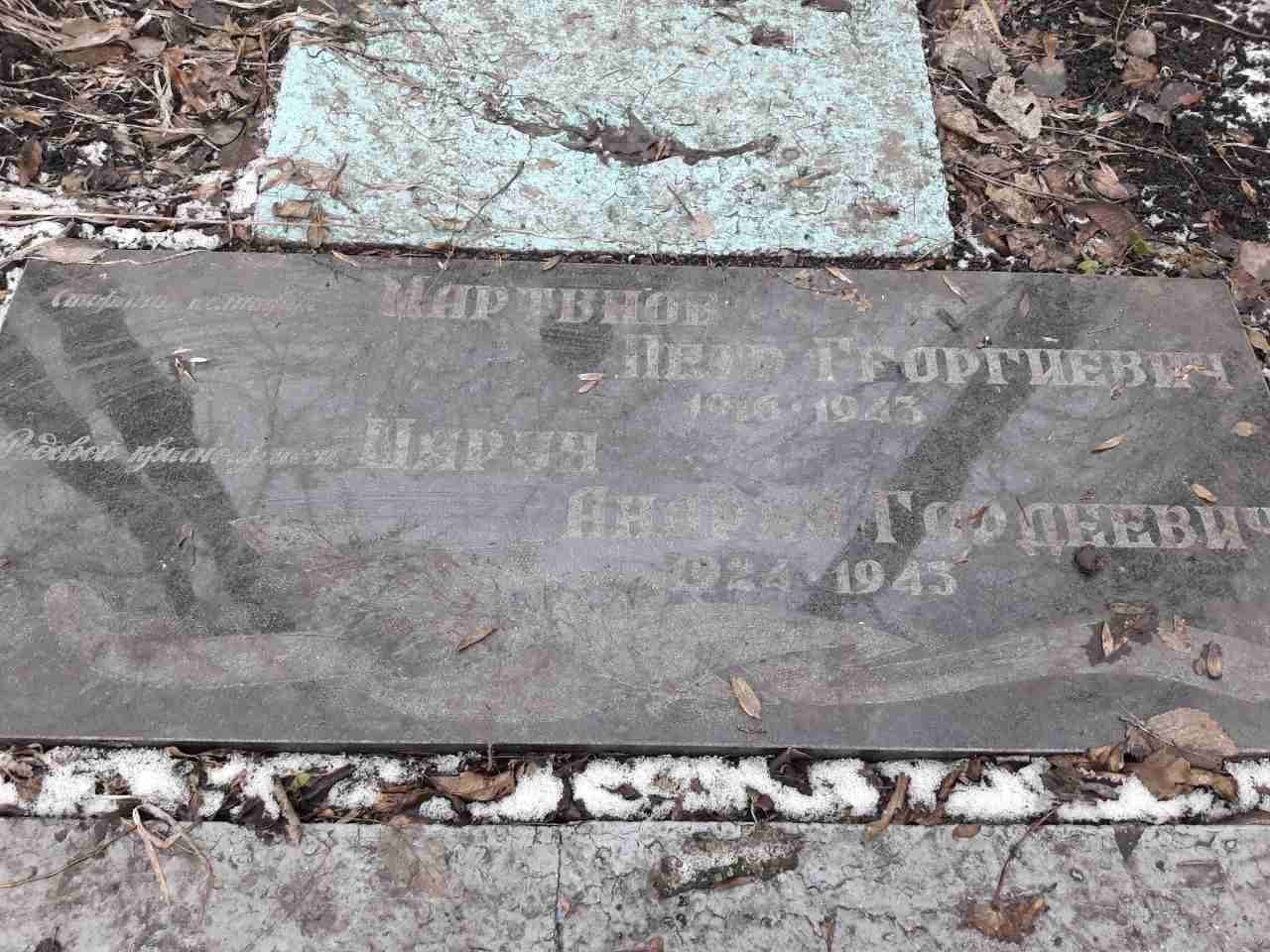 Братская могила на кладбище с. Зеленое Добропольского района