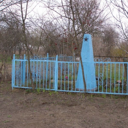 Братская могила в с. Украинское Куликовского района
