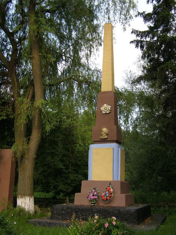 Памятник односельчанам в с. Смолянка Куликовского района