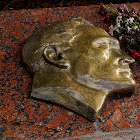 Могила разведчика Николая Кузнецова на Холме Славы в г. Львове