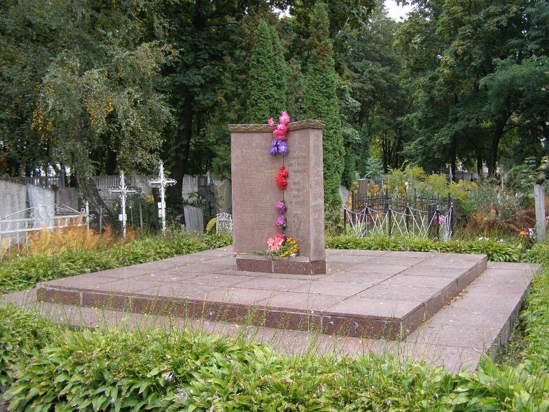 Братская могила подпольщиков группы Якова Батюка