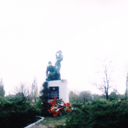 Братская могила в пос. Стожковское