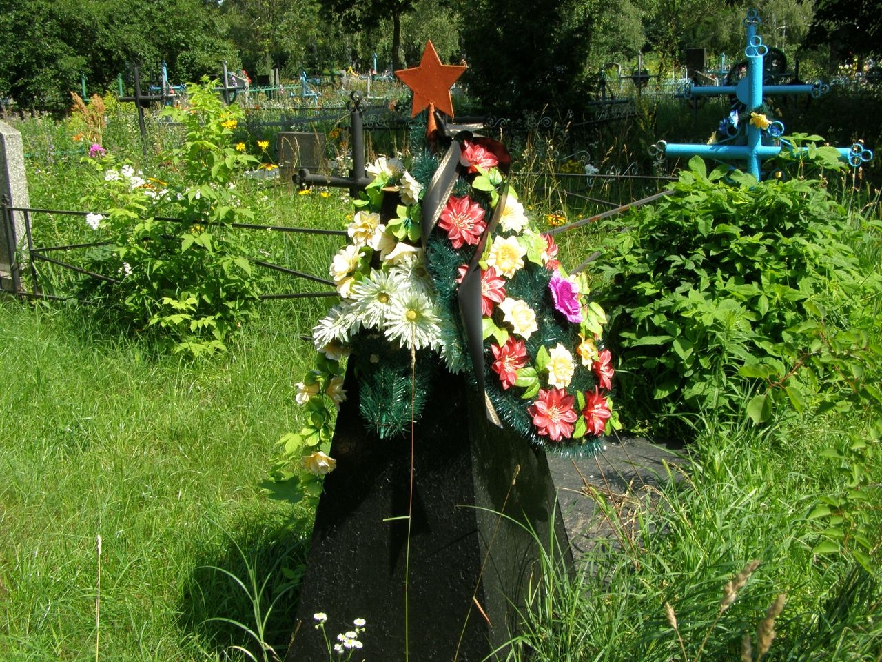 Братская могила Воинов погибших в боях за село. Имена и численность захоронения неизвестны.