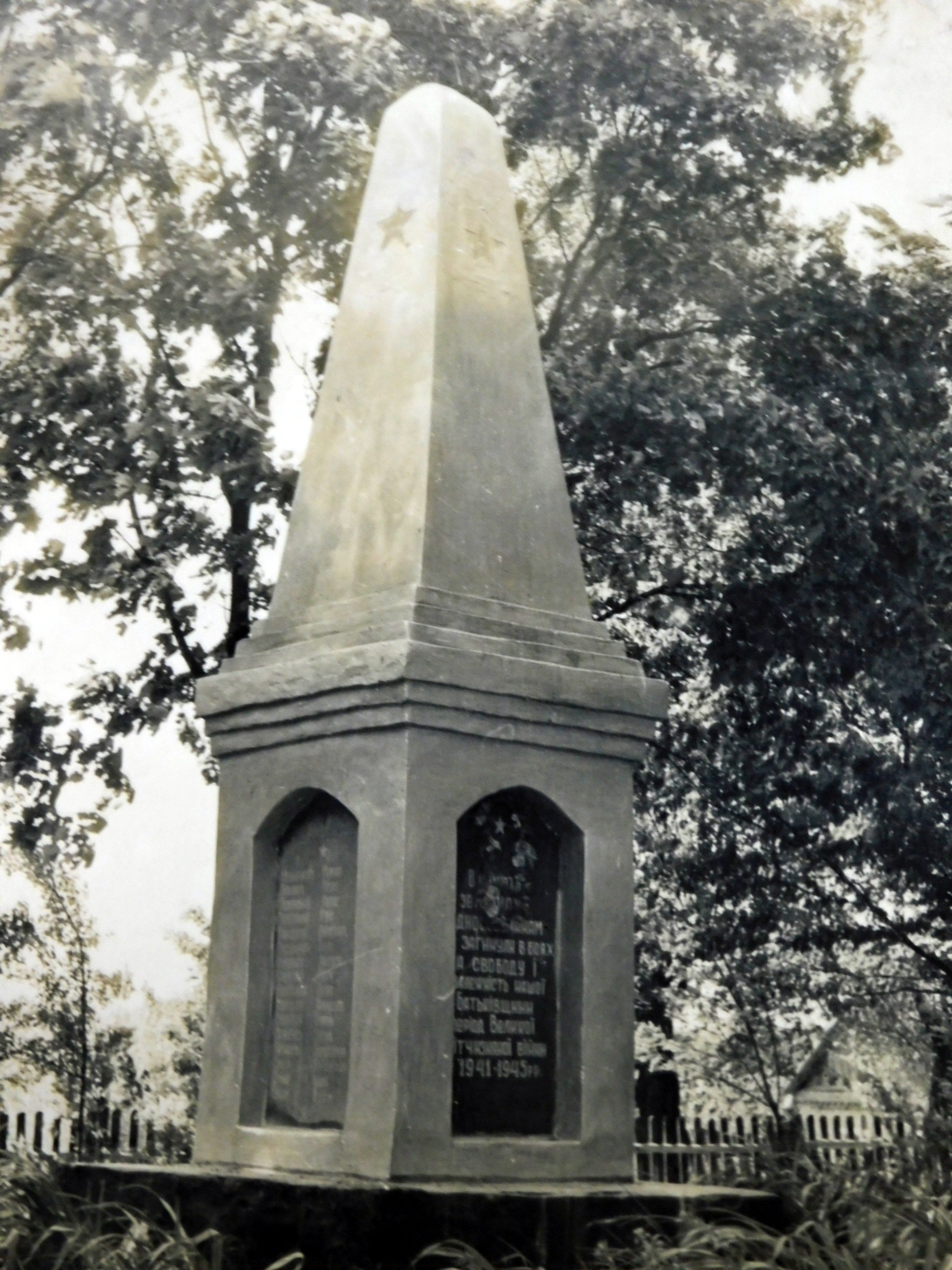 Памятник односельчанам в с. Кливины