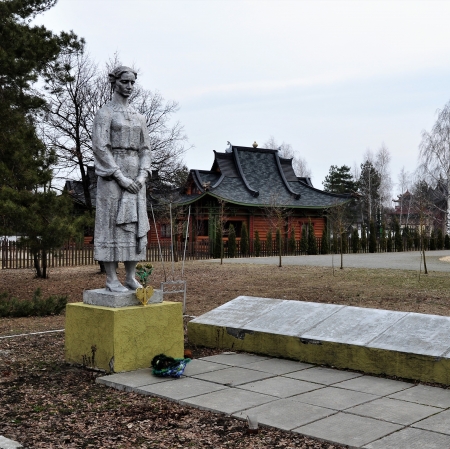 Памятник односельчанам в с Бречь Корюковского района