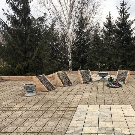 Братская могила в пгт Светлое Добропольского района