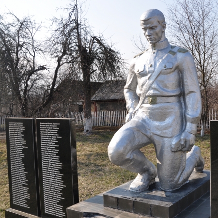 Памятник односельчанам в с. Жмиевка Иванковского района