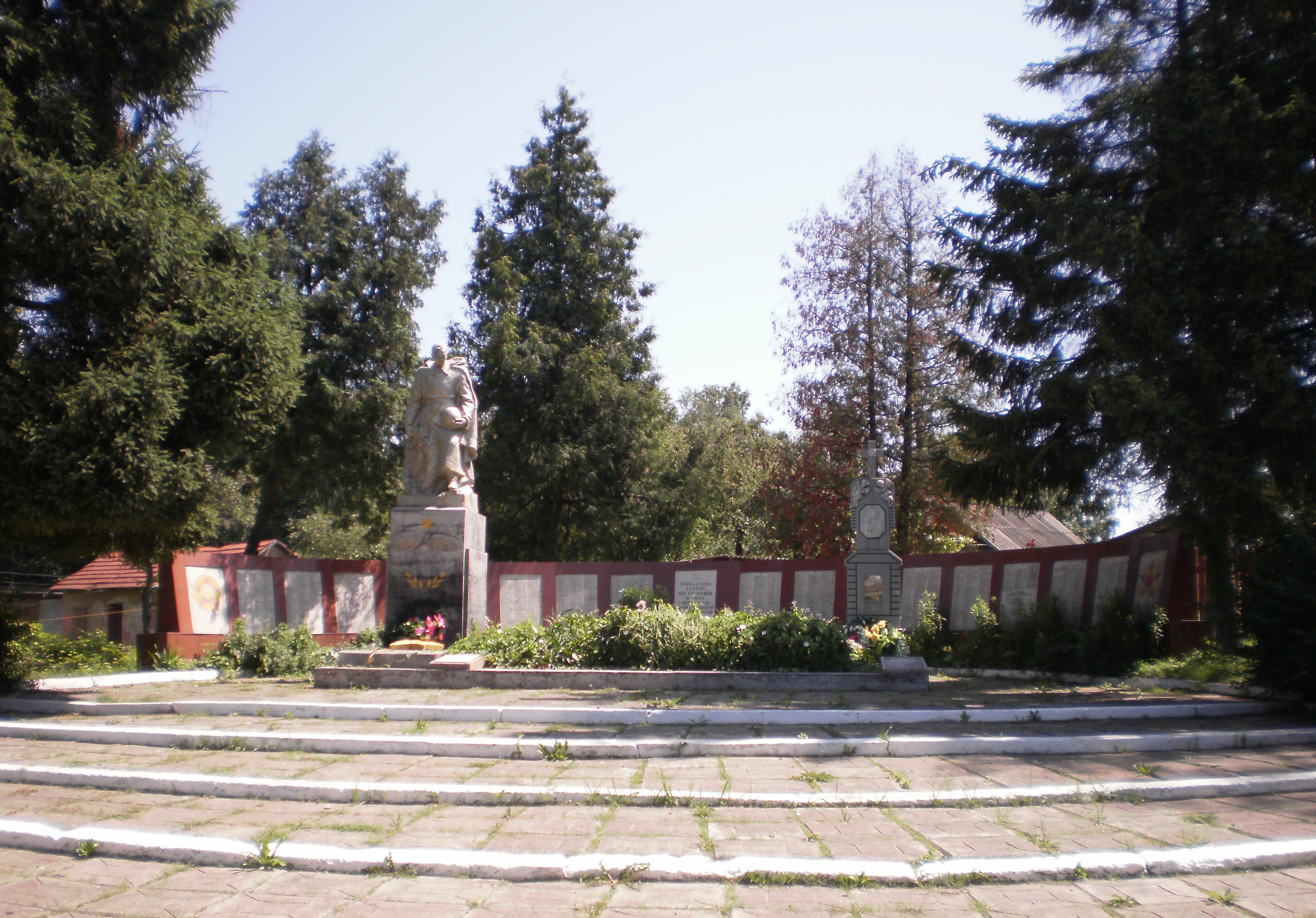 Братская могила в с. Коршев Коломыйского района