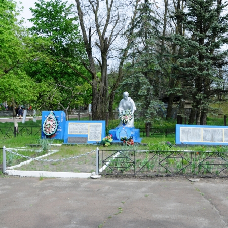 Братская могила в с. Мигалки Бородянского района 