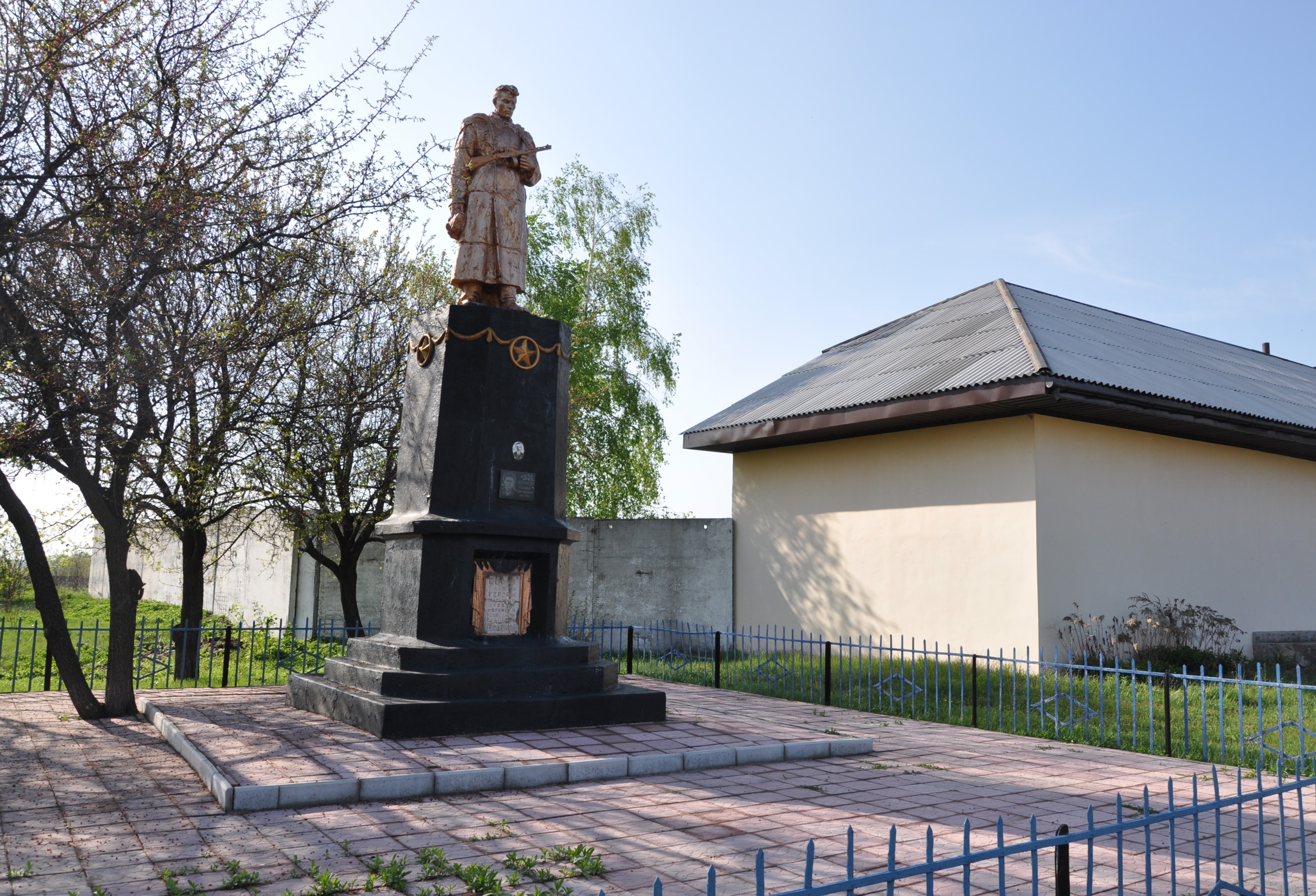 Братская могила в с. Пасечники Решетиловского района