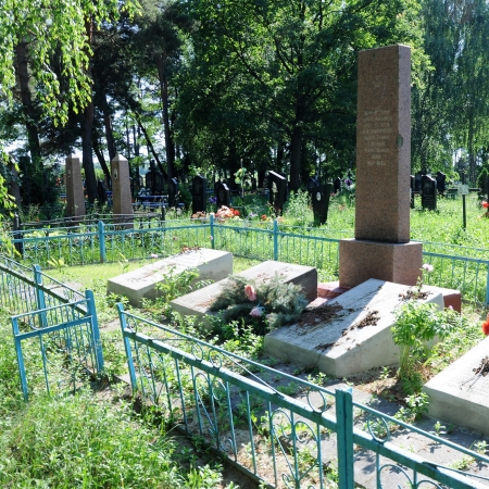 Братская могила на кладбище