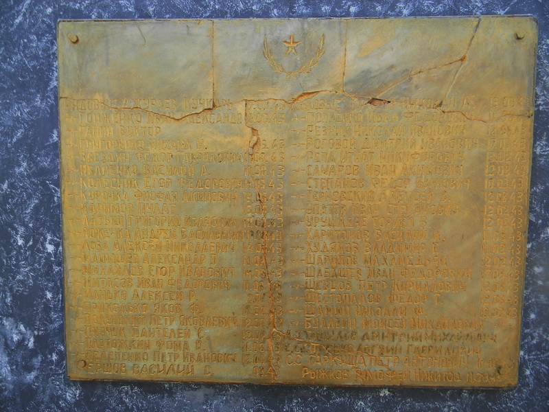 Братская могила в центре с. Сороковка Харьковского района