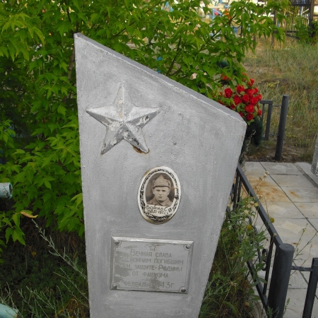Братская могила на кладбище  пгт Безлюдовка Харьковского района