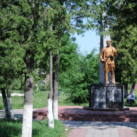 Братская могила в пос. Немешаево Бородянского района