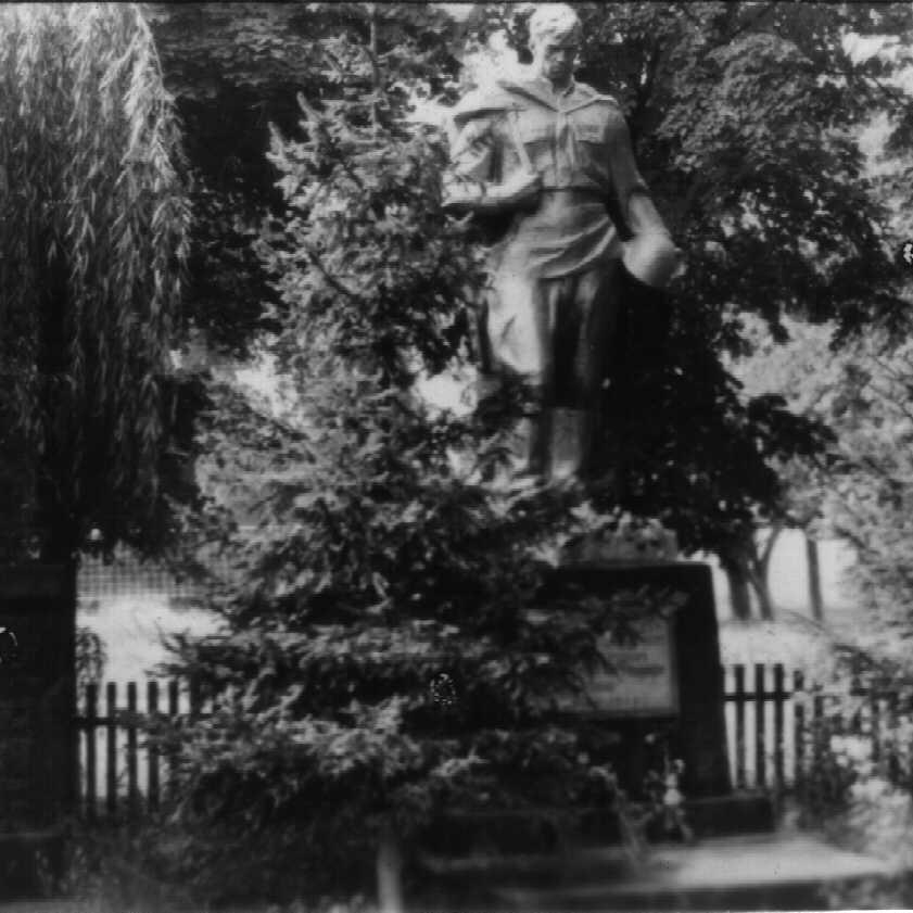 Братская могила в с. Ивановка Винницкого района 