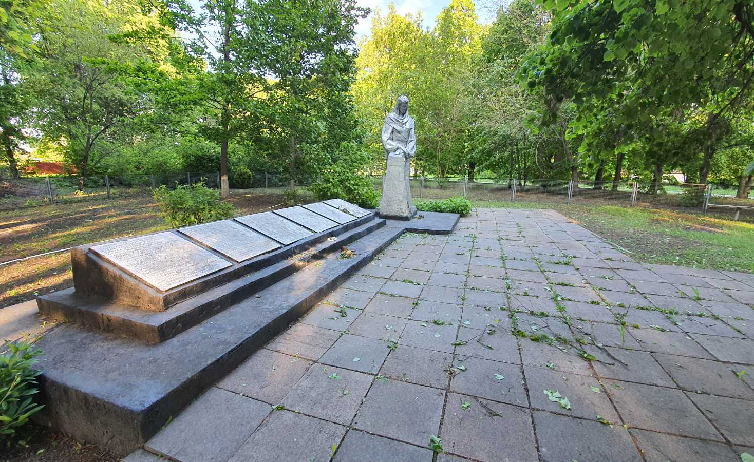 Памятник односельчанам в с. Пинчуки Васильковского района