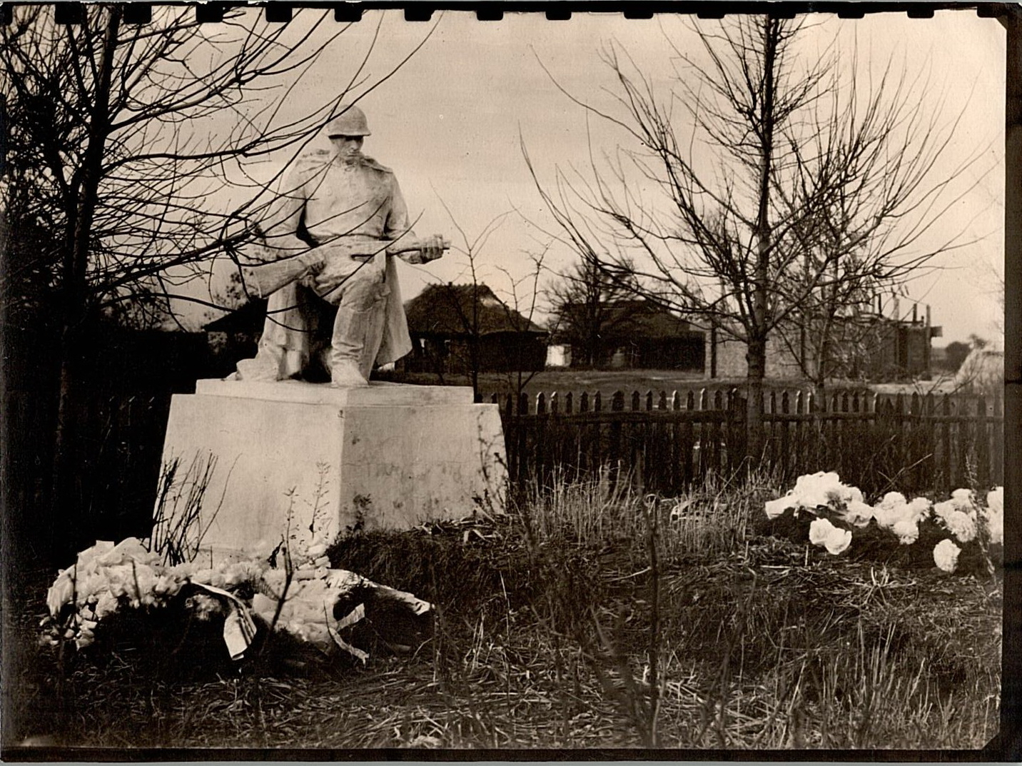 Памятник односельчанам в с. Пинчуки Васильковского района