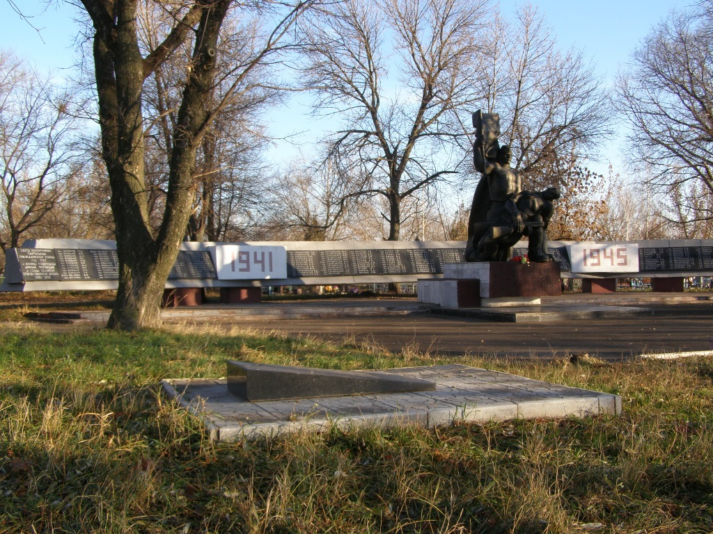 Братская могила в пос. Краснополье