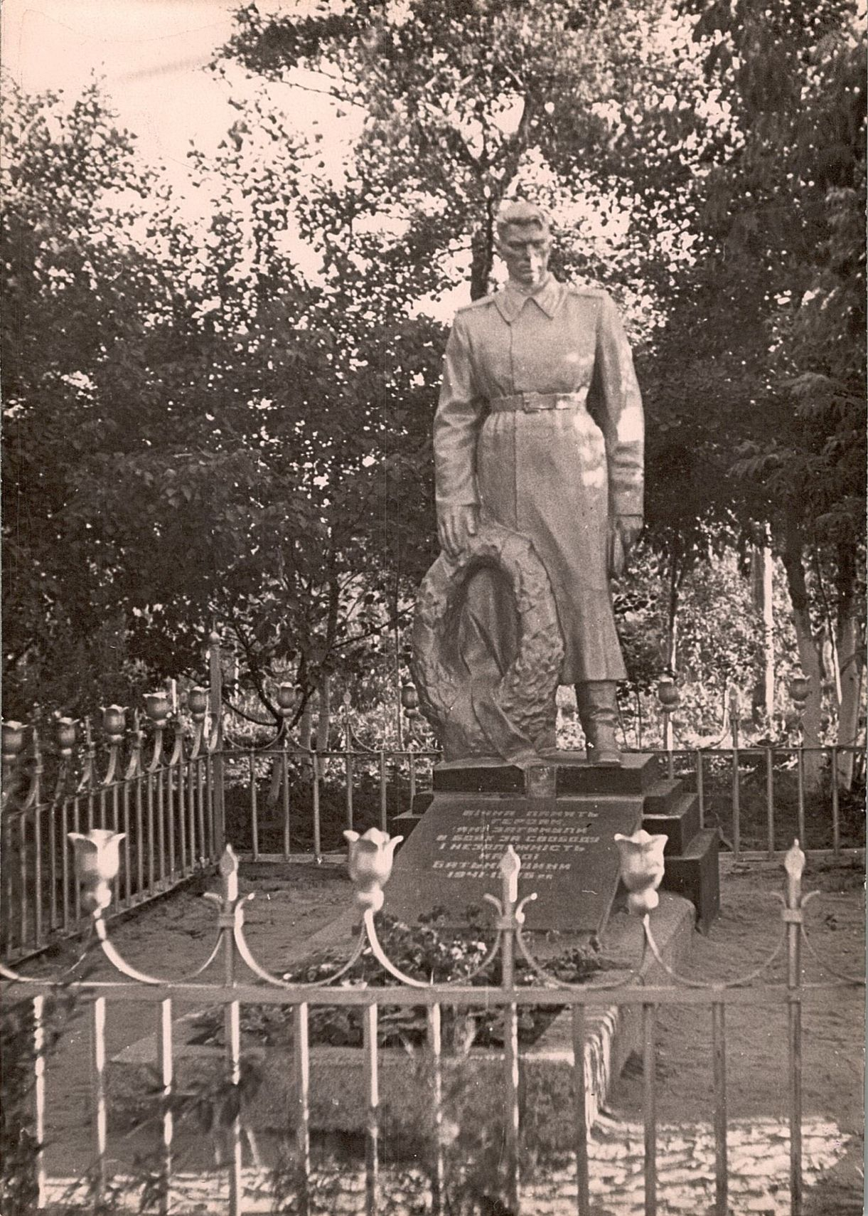 Памятник воинам, погибшим в период 1941-1945 гг.