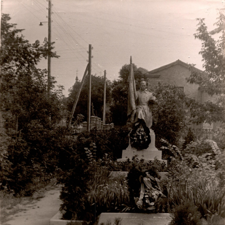 Памятник воинам, погибшим в период 1941-1945 гг.