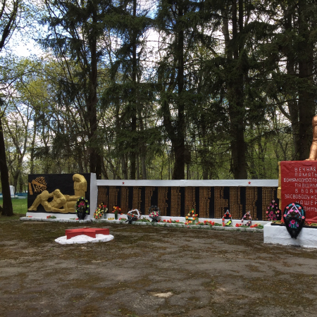 Братская могила в с. Дубовичи Кролевецкого района