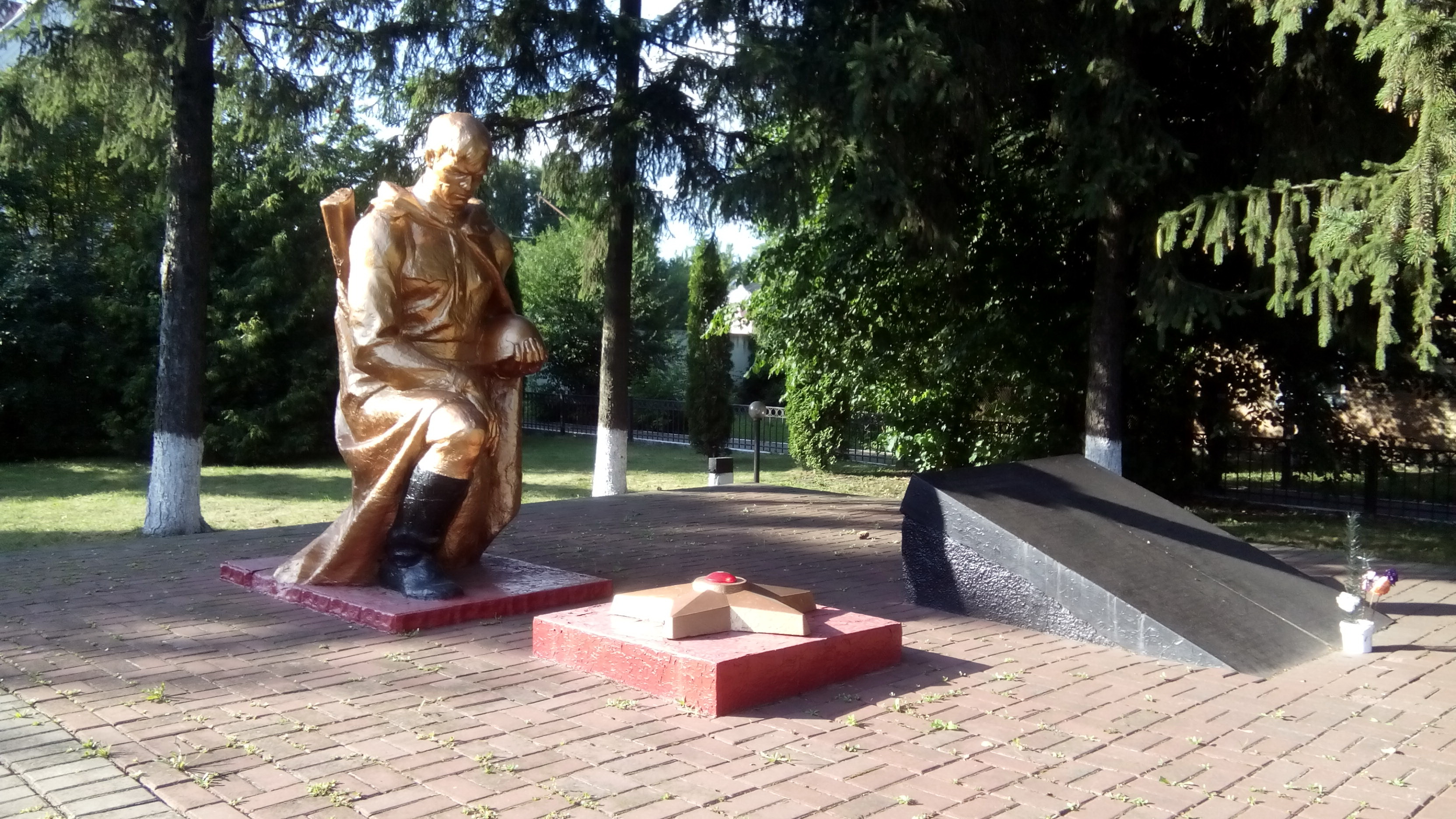 Братская могила на ж/д станции с. Чернорудка Ружинского района