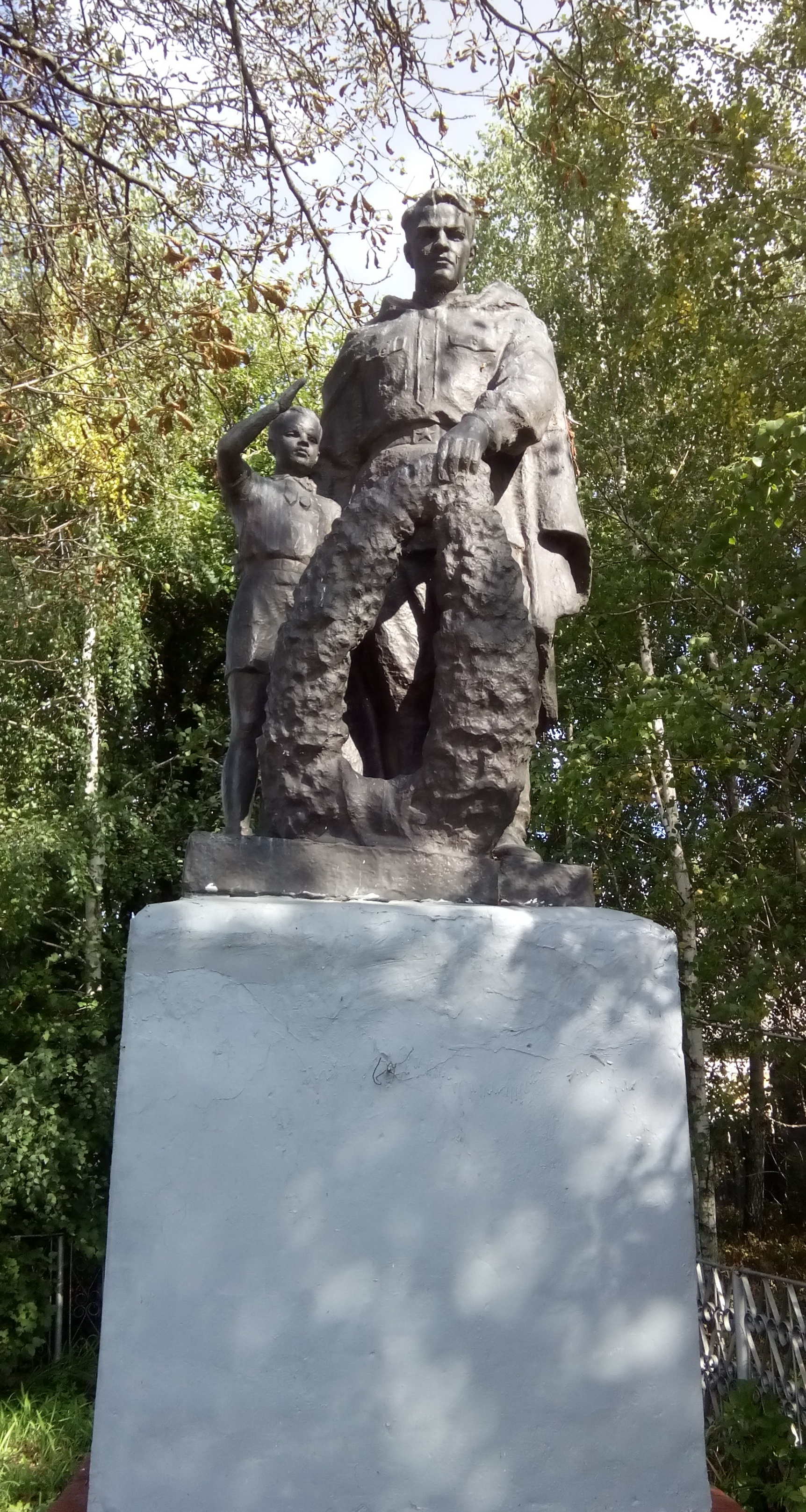 Братская могила в поле в с. Русская Поляна Черкасского района