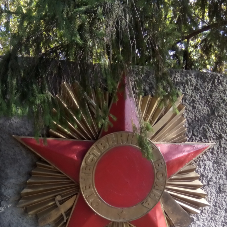 Мемориал  недалеко от почты в с. Тубольцы Черкасского района 