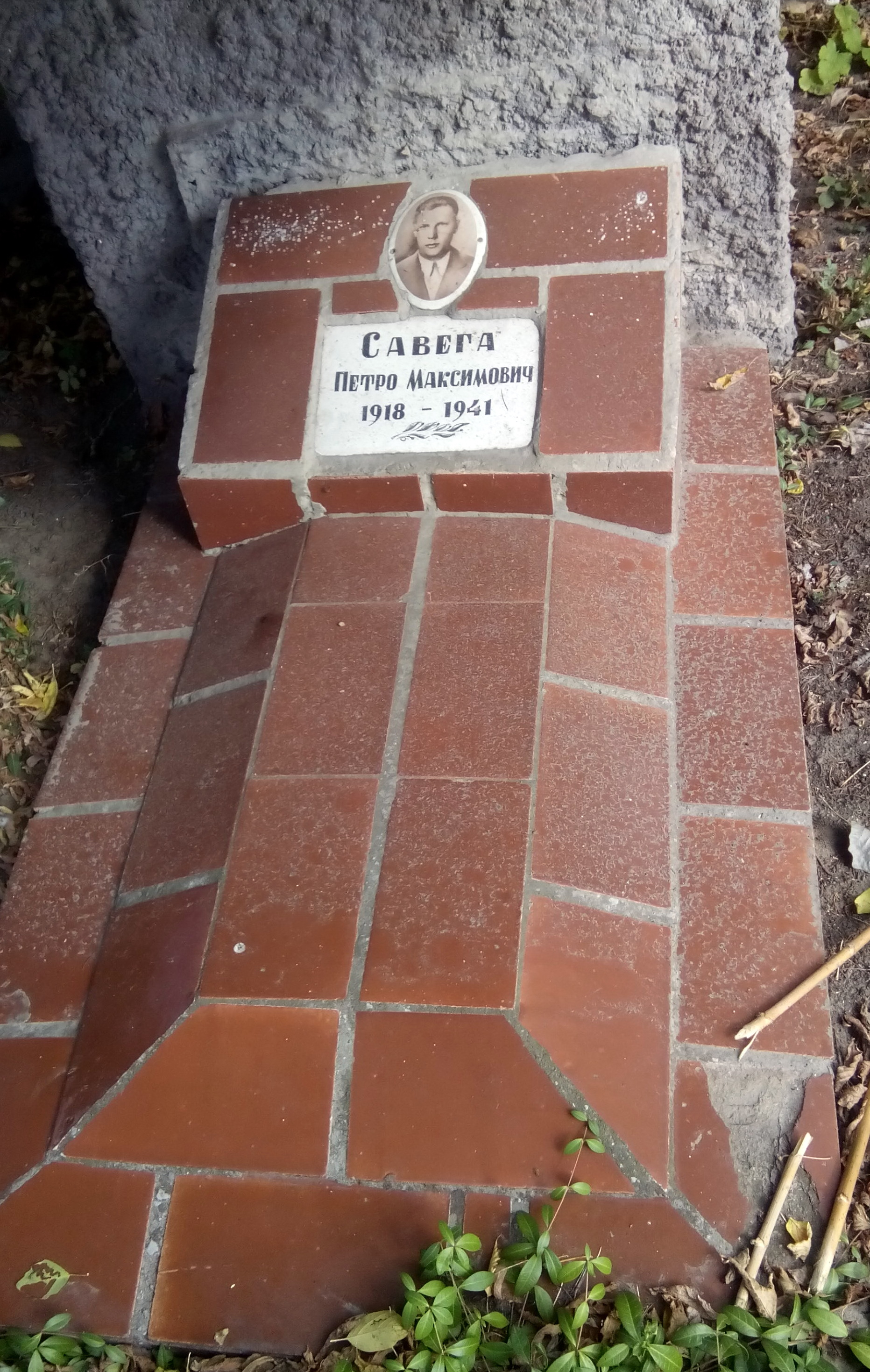 Мемориал  недалеко от почты в с. Тубольцы Черкасского района 