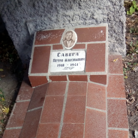 Мемориал  недалеко от почты в с. Тубольцы Черкасского района 