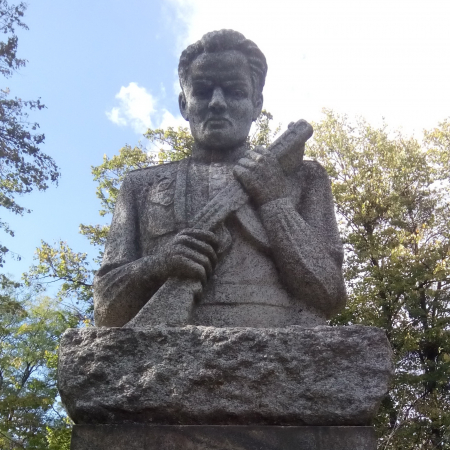 Братская могила в с. Мошны Черкасского района