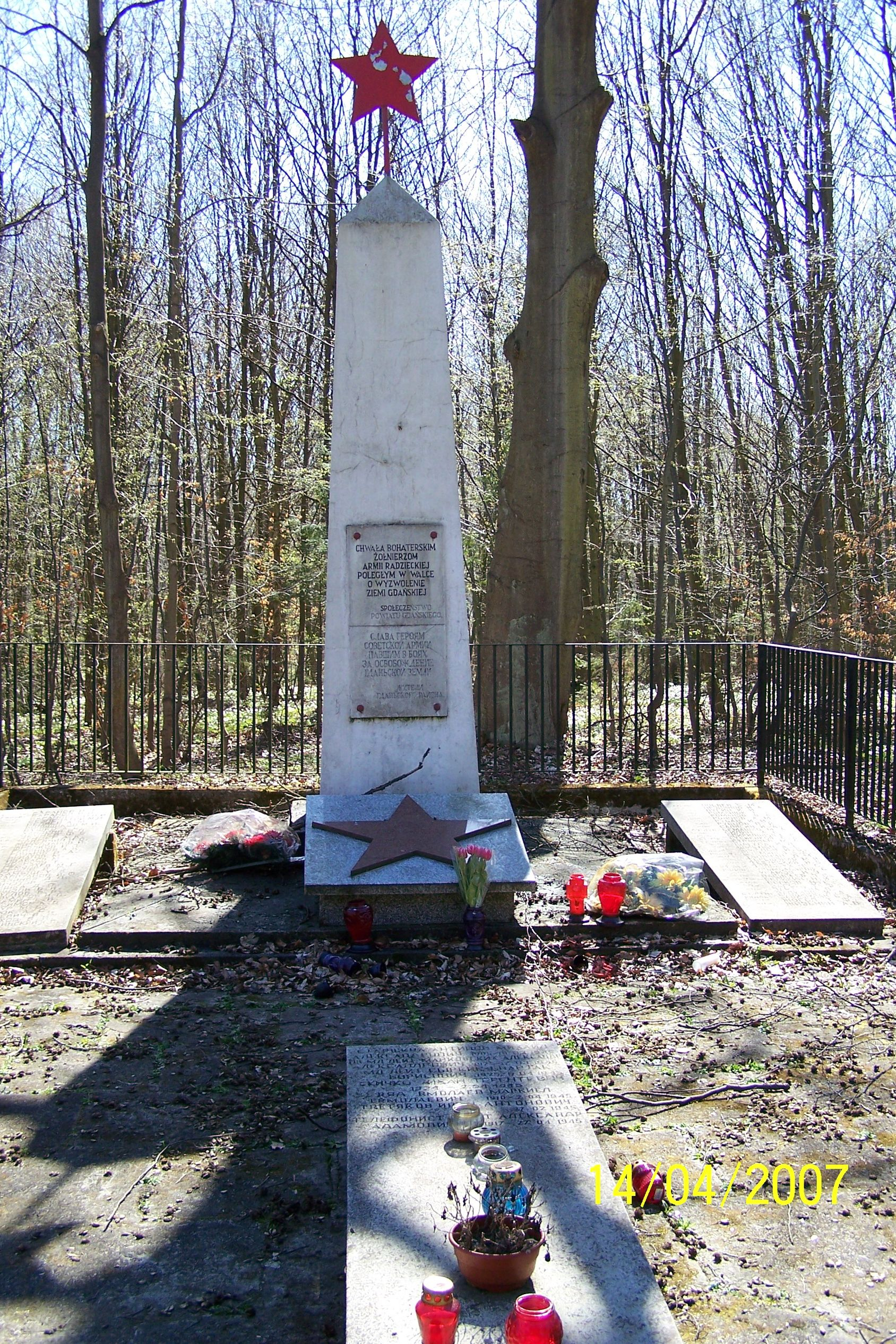 Военное кладбище в с. Варч