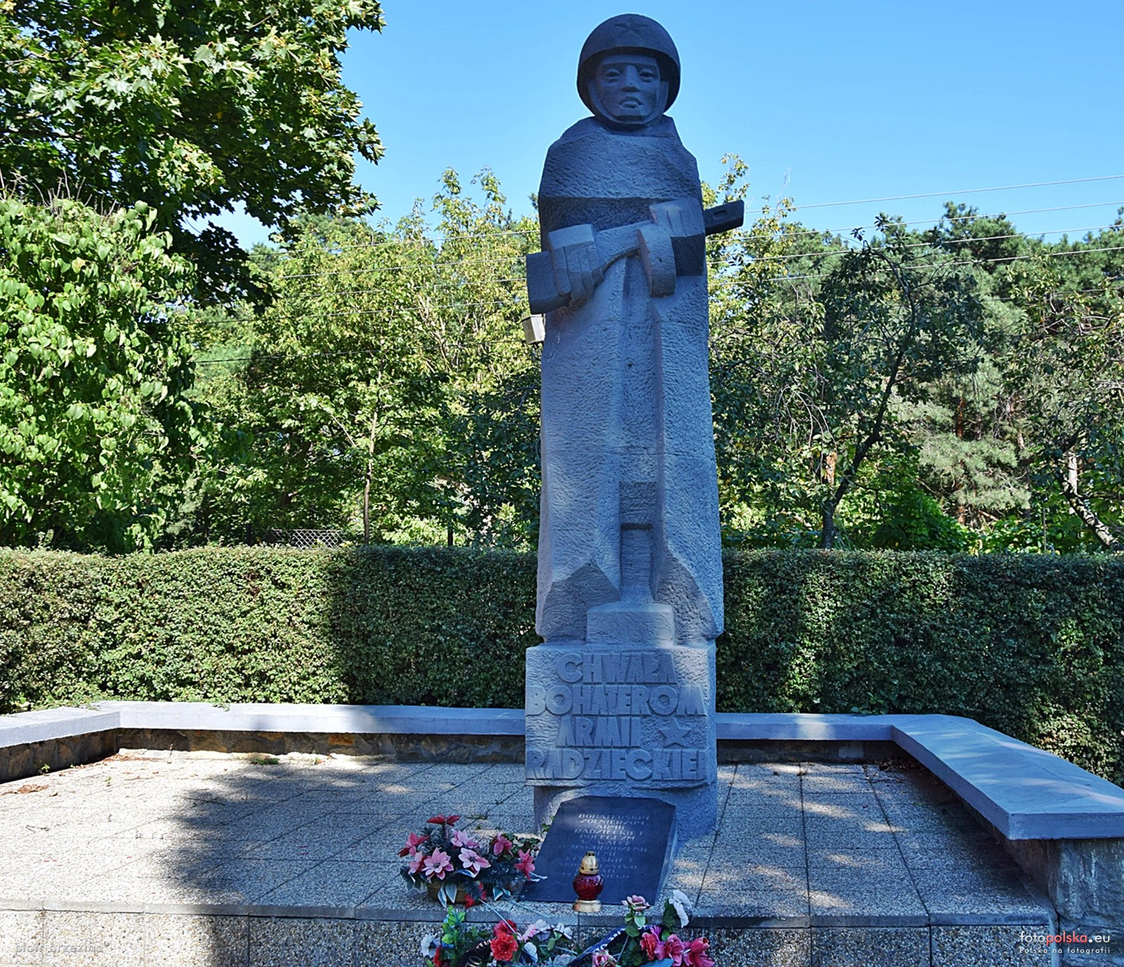 Братская могила в с. Крыница Морска