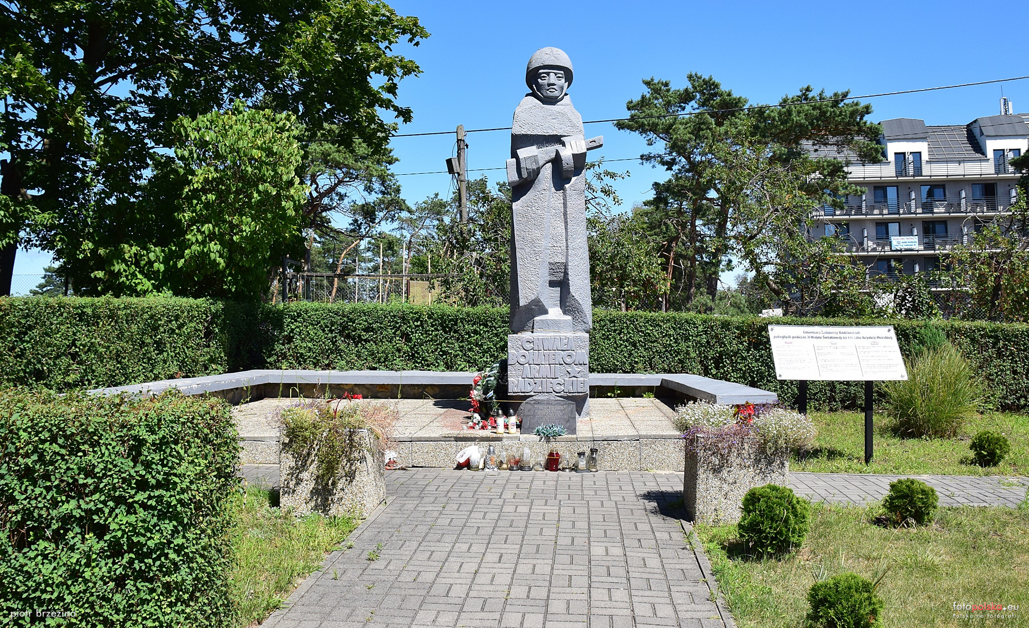 Братская могила в с. Крыница Морска