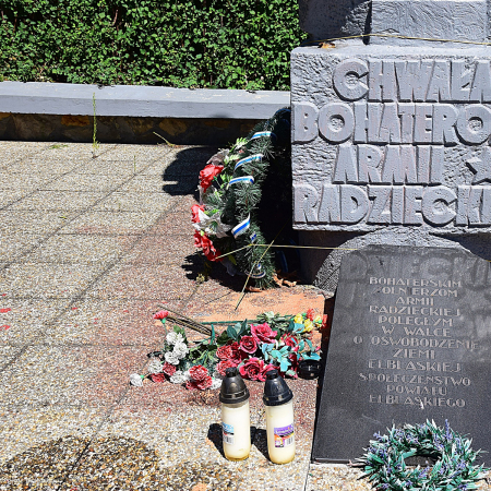 Братская могила в с. Крыница Морска