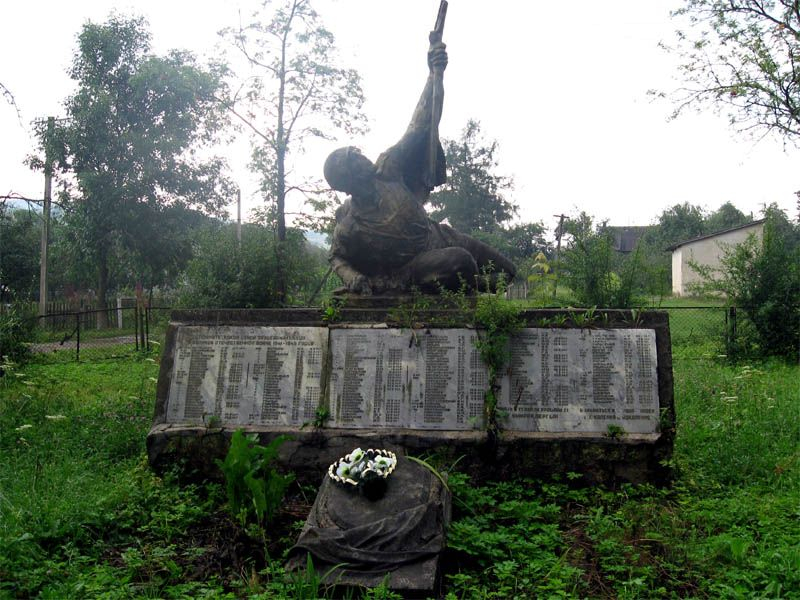 Братская могила в с. Стрелки Старосамборского района